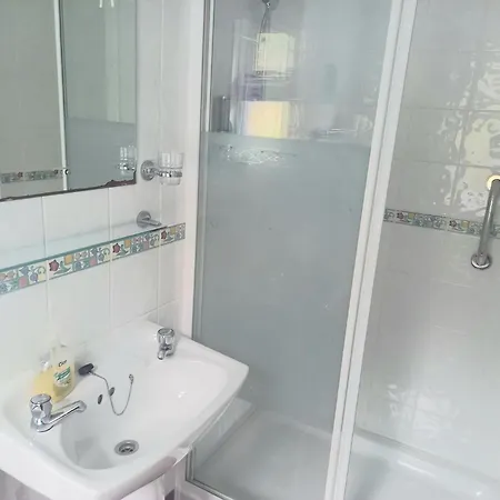 בית הארחה Adare House ווסטפורט